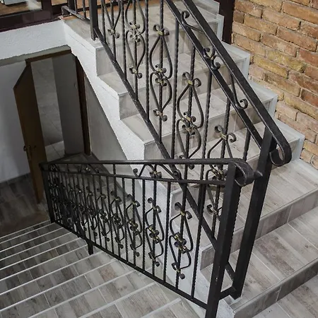 Demi Old Town - Garage Parking