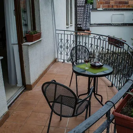 Guest house Demi Old Town - Garage Parking