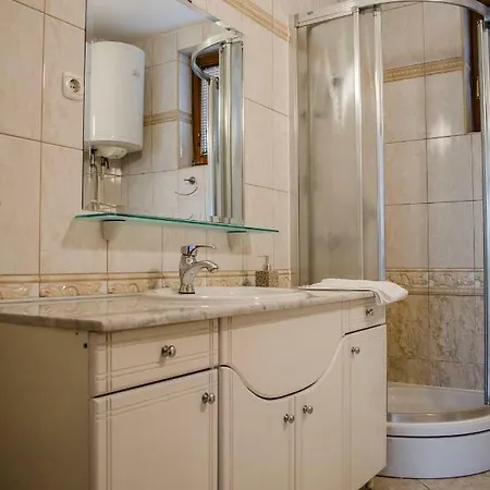 Pensión Demi Old Town - Garage Parking 4*