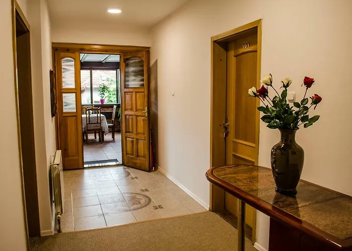 Guest house Demi Old Town - Garage Parking