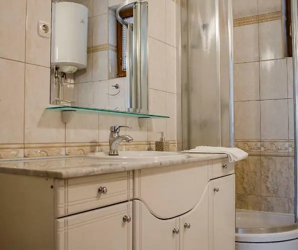 Guest house Demi Old Town - Garage Parking 4*